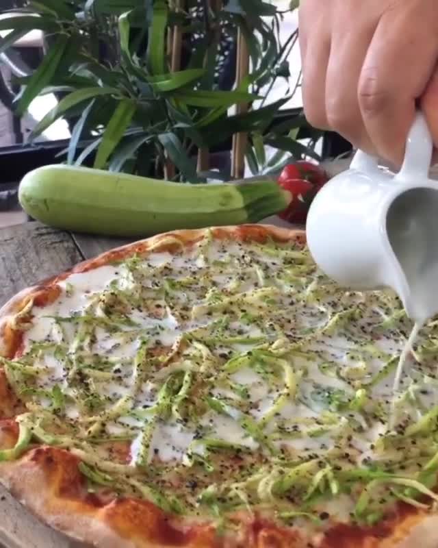 Paprica Ristorante & Pizza video