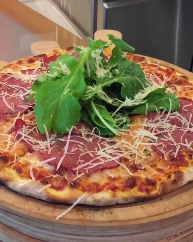 Paprica Ristorante & Pizza video