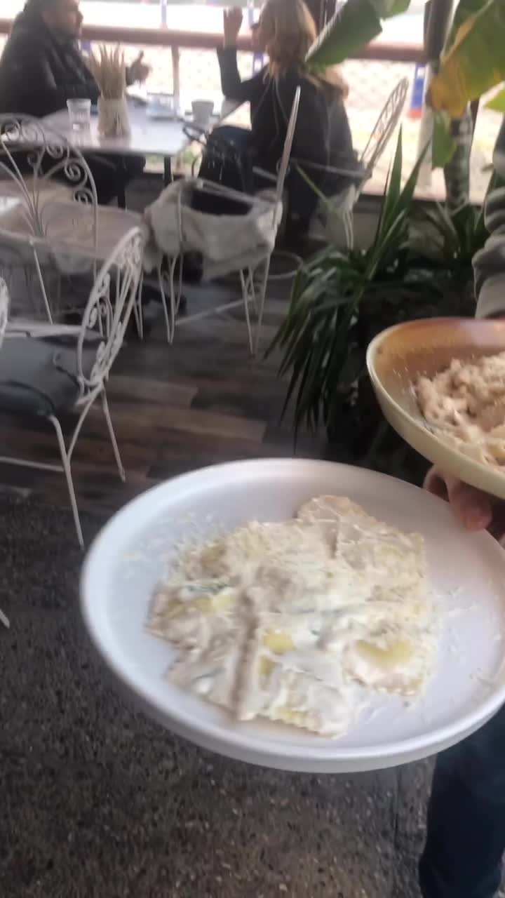 'Dut Restaurant Cafe Bar video