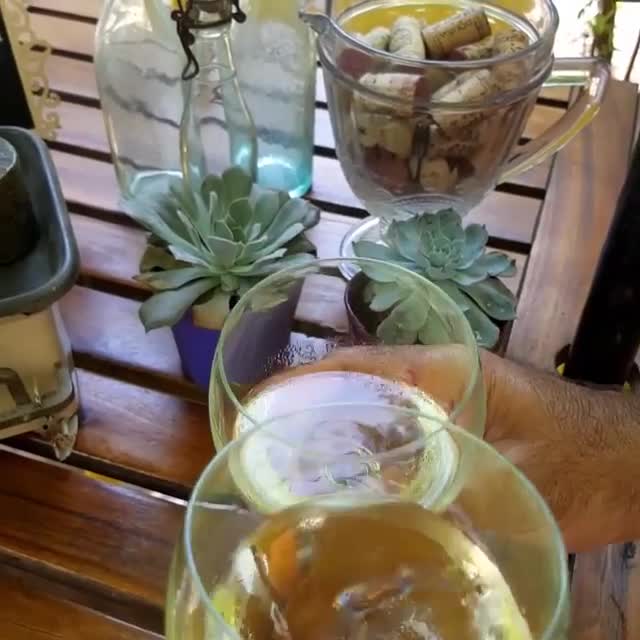 'Dut Restaurant Cafe Bar video