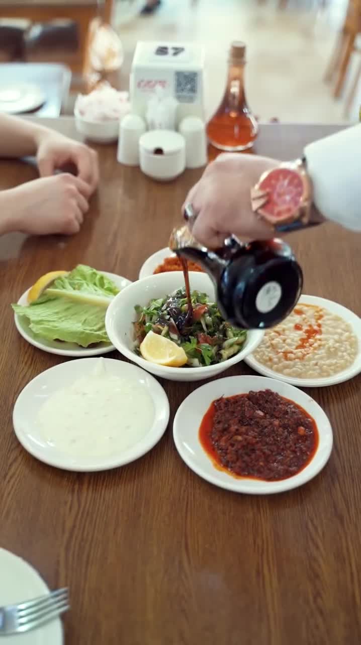 Enra Şanlıurfa Kebap Corba Döner video