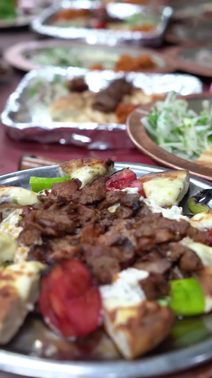 Enra Şanlıurfa Kebap Corba Döner video
