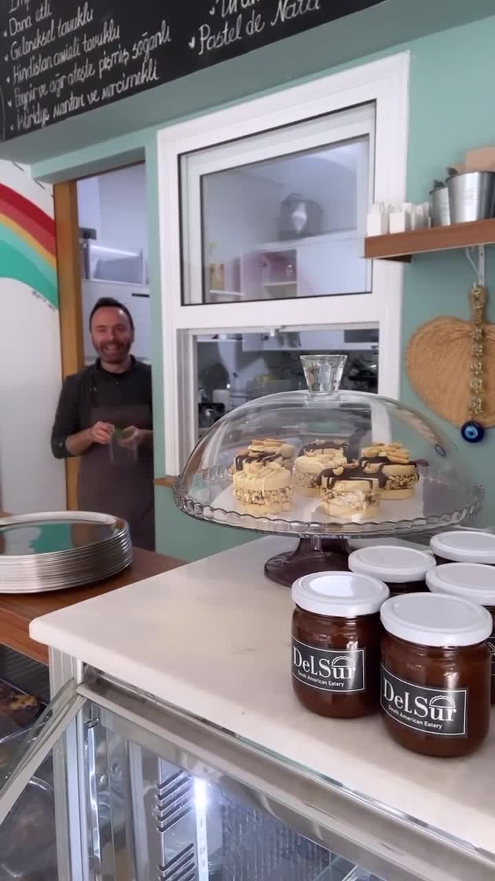 Delsur Empanadas video