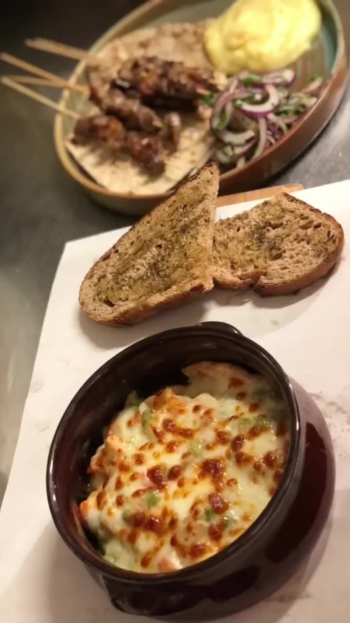 'Dut Restaurant Cafe Bar video