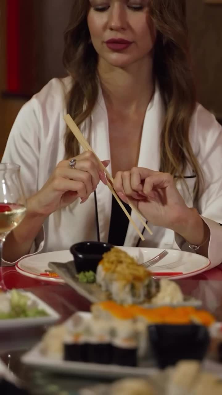 Red Dragon Çin Restoranı video