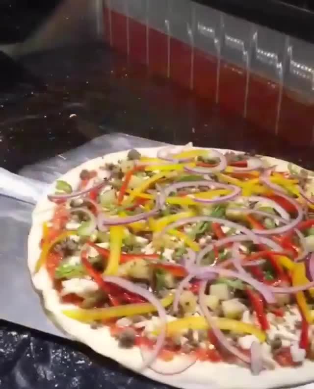 Paprica Ristorante & Pizza video