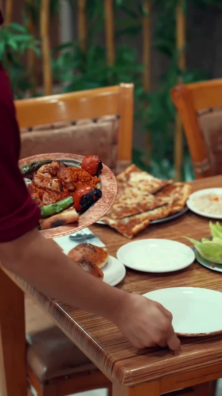 Enra Şanlıurfa Kebap Corba Döner video