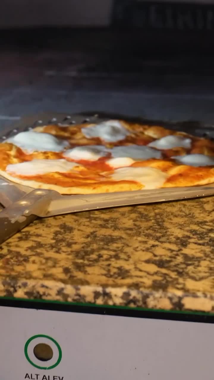 Pizza Locale video