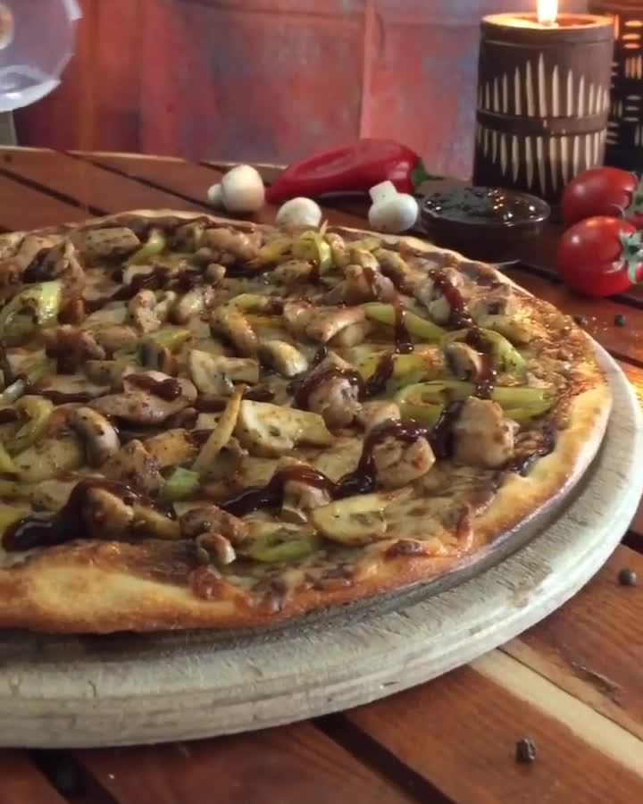 Paprica Ristorante & Pizza video